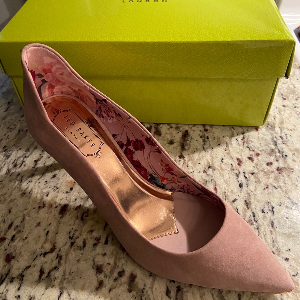Ted baker suede pump
